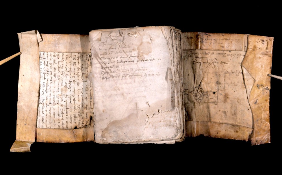 'Il mio tesoro!'. Il notaio come Smeagol: il registro delle imbreviature di Barnaba Vangelisti (1470 circa)
