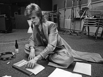 cutup_Davidbowie_Susannaluppi_Canadausa