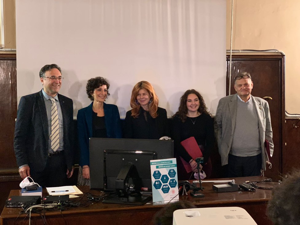 Il Presidente Andrea Ceccherelli con i Vincitori del Premio di Poesia Alma Mater - Violani Landi 2021