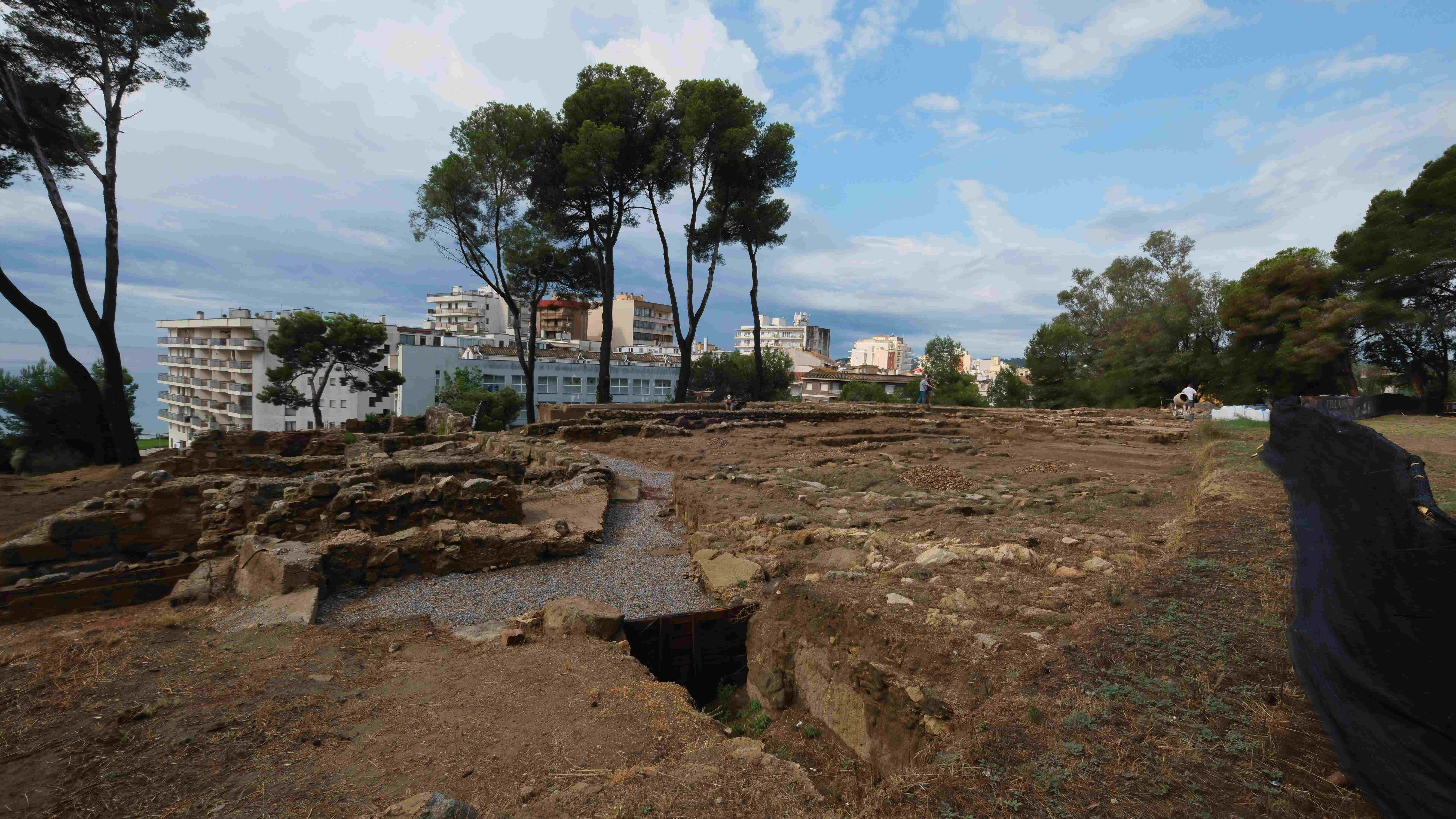 Photo © R. Ferritto. By permission of J. Burch and Marc Bouzas. Reproduction Prohibited.