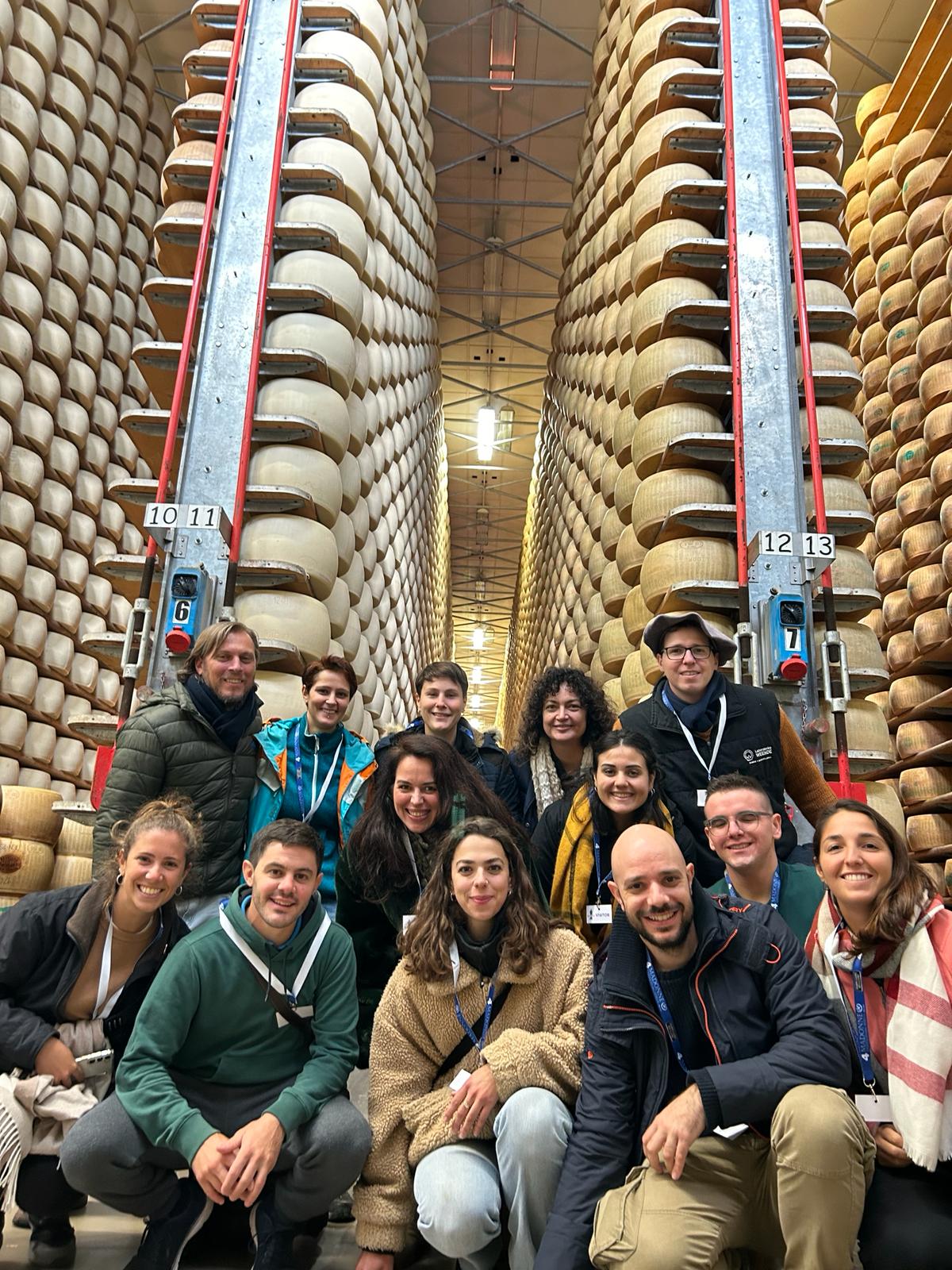 Visita presso caseificio di produzione del formaggio Parmigiano Reggiano DOP - Caseificio 4 Madonne