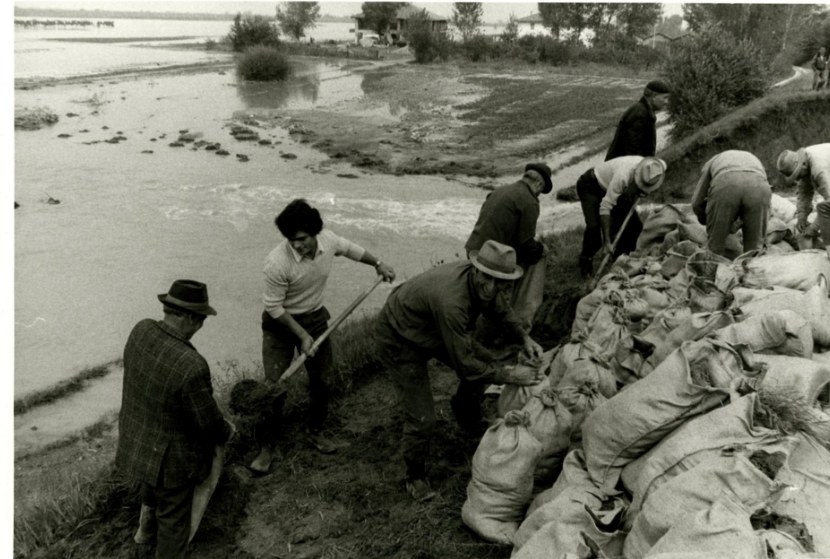 Sesto Imolese. Flood and breach of the Sillaro River embankment