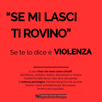 uno dei cartelli con la scritta: "se mi lasci ti rovino...". Se te lo dice è violenza