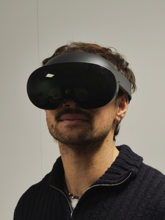 META QUEST PRO headset and HTC VIVE FOCUS 3 headset