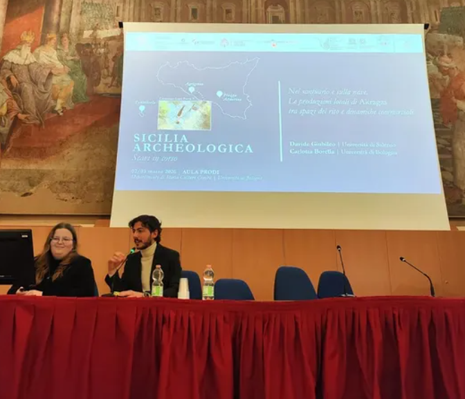 Uno scatto dall'intervento dei dott. Davide Giubileo e Carlotta Borella su "Nel santuario e sulla nave. Le produzioni locali di Akragas tra spazi del rito e dinamiche commerciali"