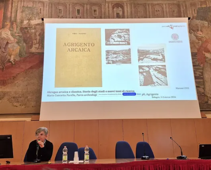 Uno scatto dall'intervento della dott.ssa Maria Concetta Parello su "Akragas arcaica e classica. Storia degli studi e nuovi temi di ricerca"