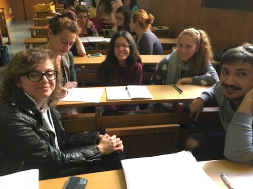 Lavoro di gruppo in aula. Corso LM di Antropologia dell'Educazione 2018/19. Foto di R. Bonetti