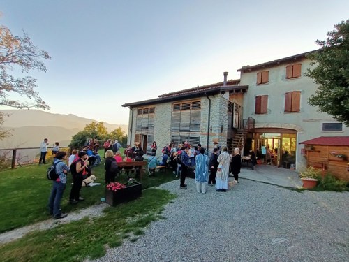 "Tè end? Cammino poetico sonoro per chi è nel vento" del Teatro dell'Orsa/Teatri al Ginepro