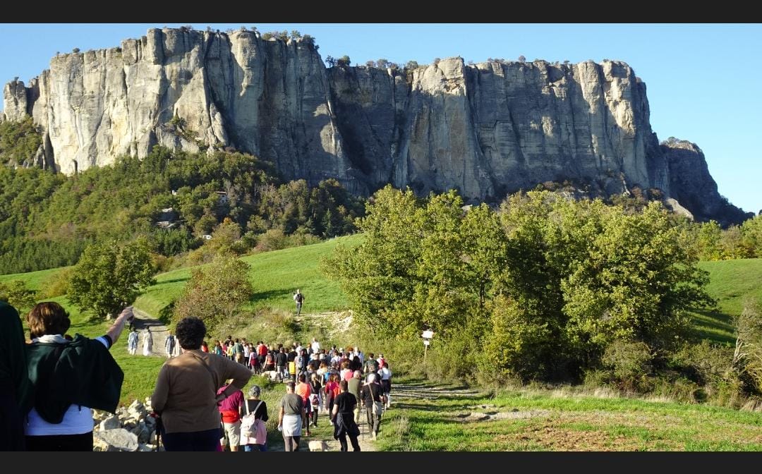 Tè end. Cammino poetico per chi è nel vento