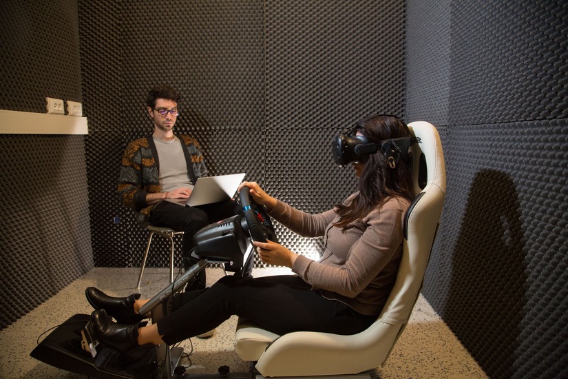Realtà virtuale nella posizione di guida