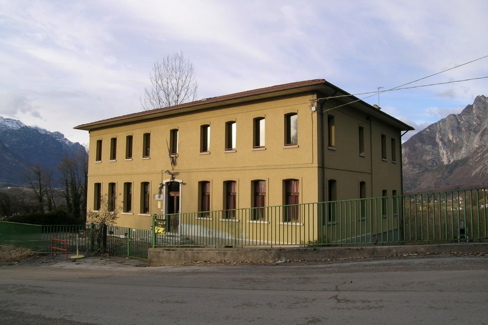 Former school in Orzes